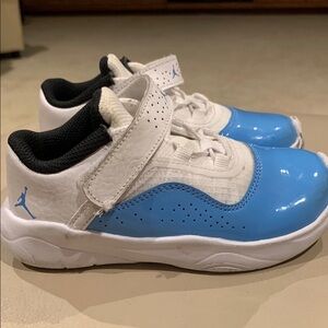 Jordan Blue and White Sneakers Classic Design